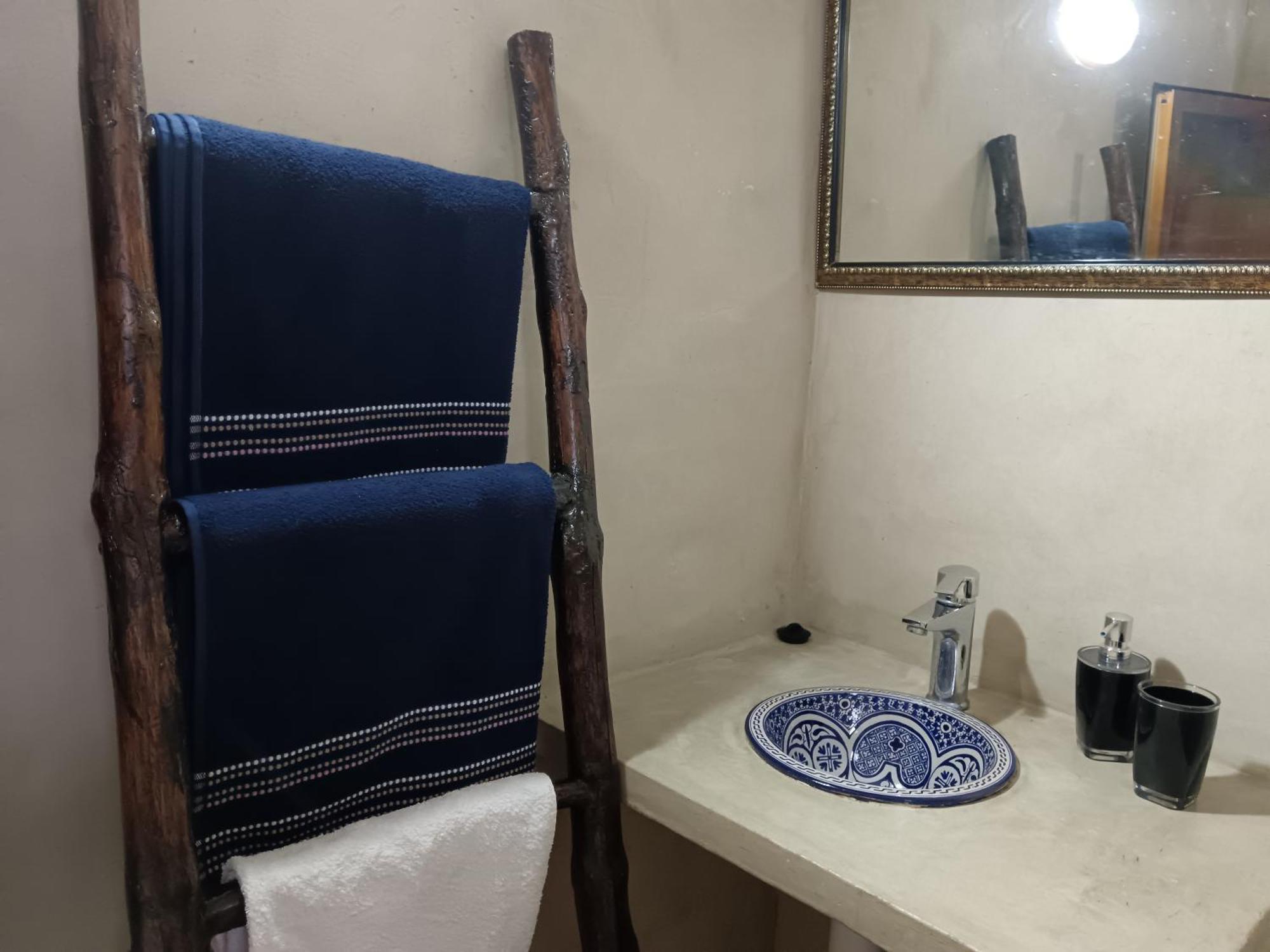 Hotel Relais De Tahla Sarl à Aïn Bou Mahdi Extérieur photo
